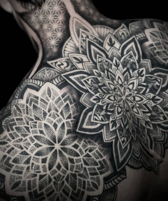• DOTS ON DOTS •
Stoked to have completed this epic upper back mandala combo for Zac! This took 3 f